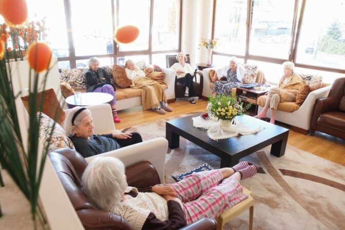 Yaşlı Bakım Merkezi Nedir?